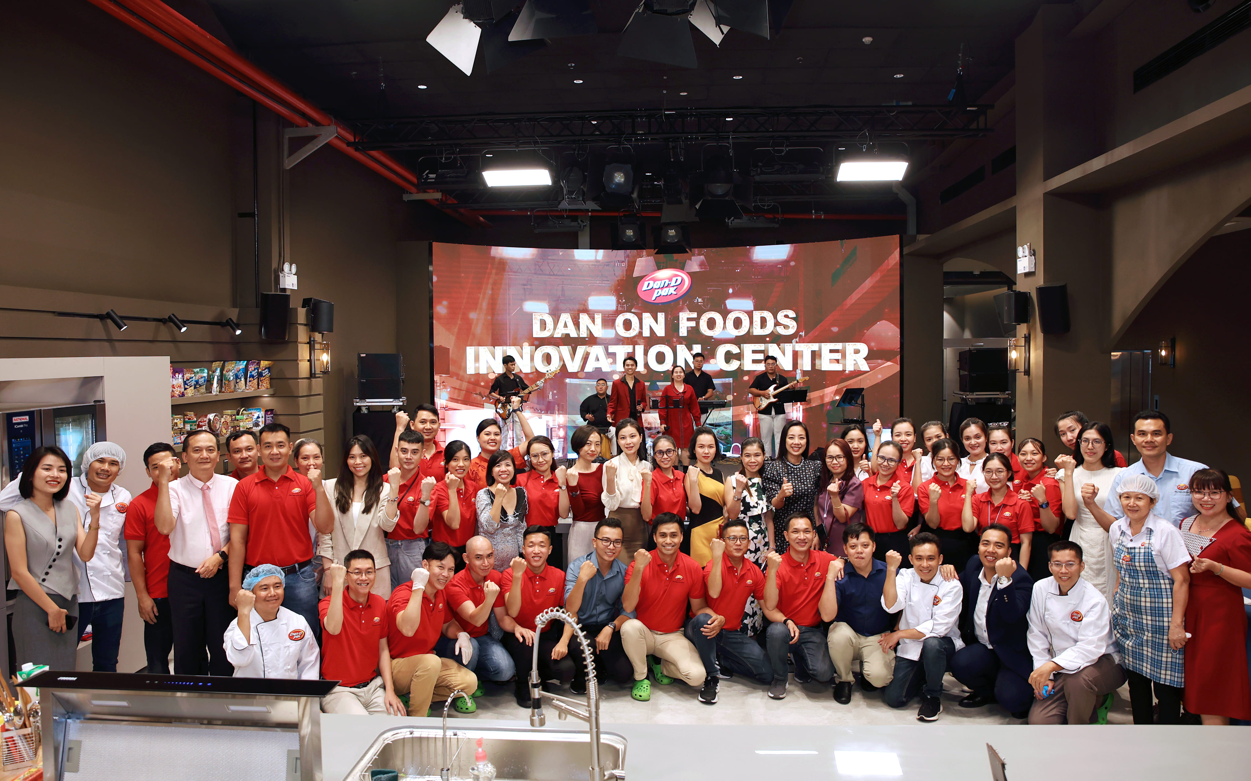 all_staff_of_dan_on_foods_corporation_work_together_towards_a_new_great_future_for_the_business_and_the_community