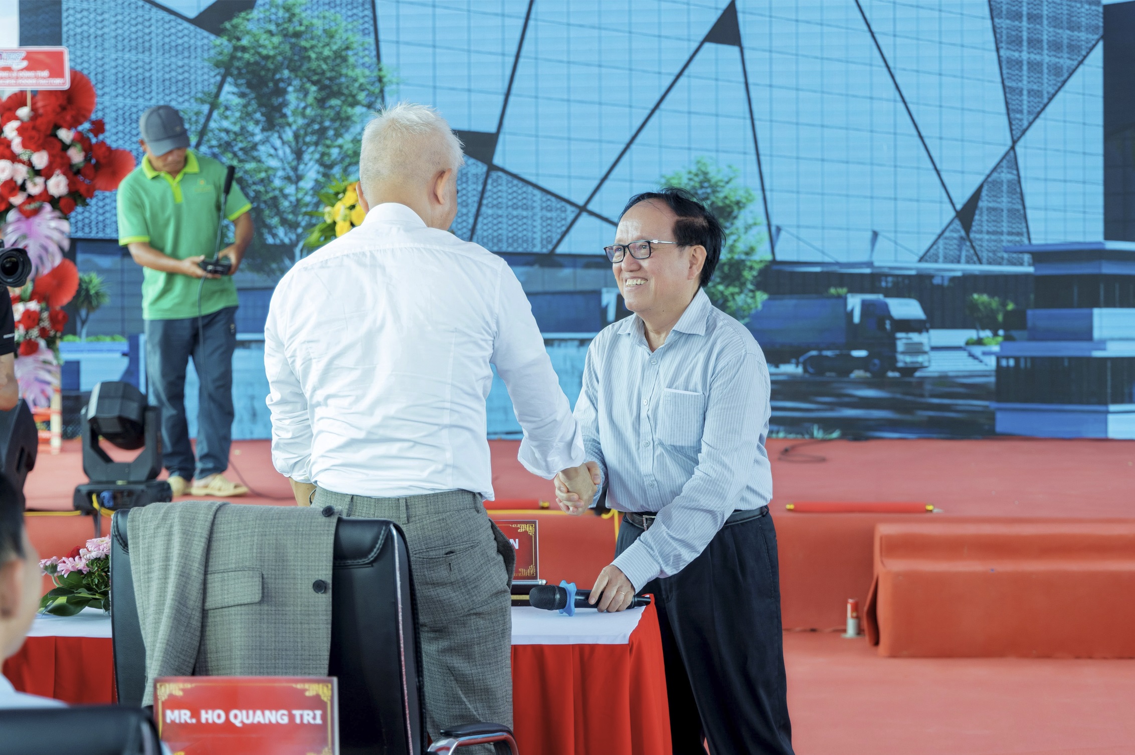 mr_dan_on_expressed_his_close_relationship_with_mr_le_dang_xu_executive_chairman_of_cofico