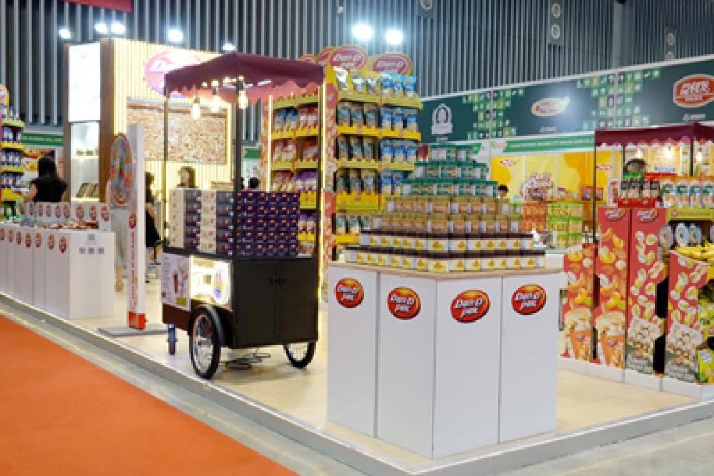 Dan On Foods Corporation Donates Fire Truck To Ho Chi Minh City Police